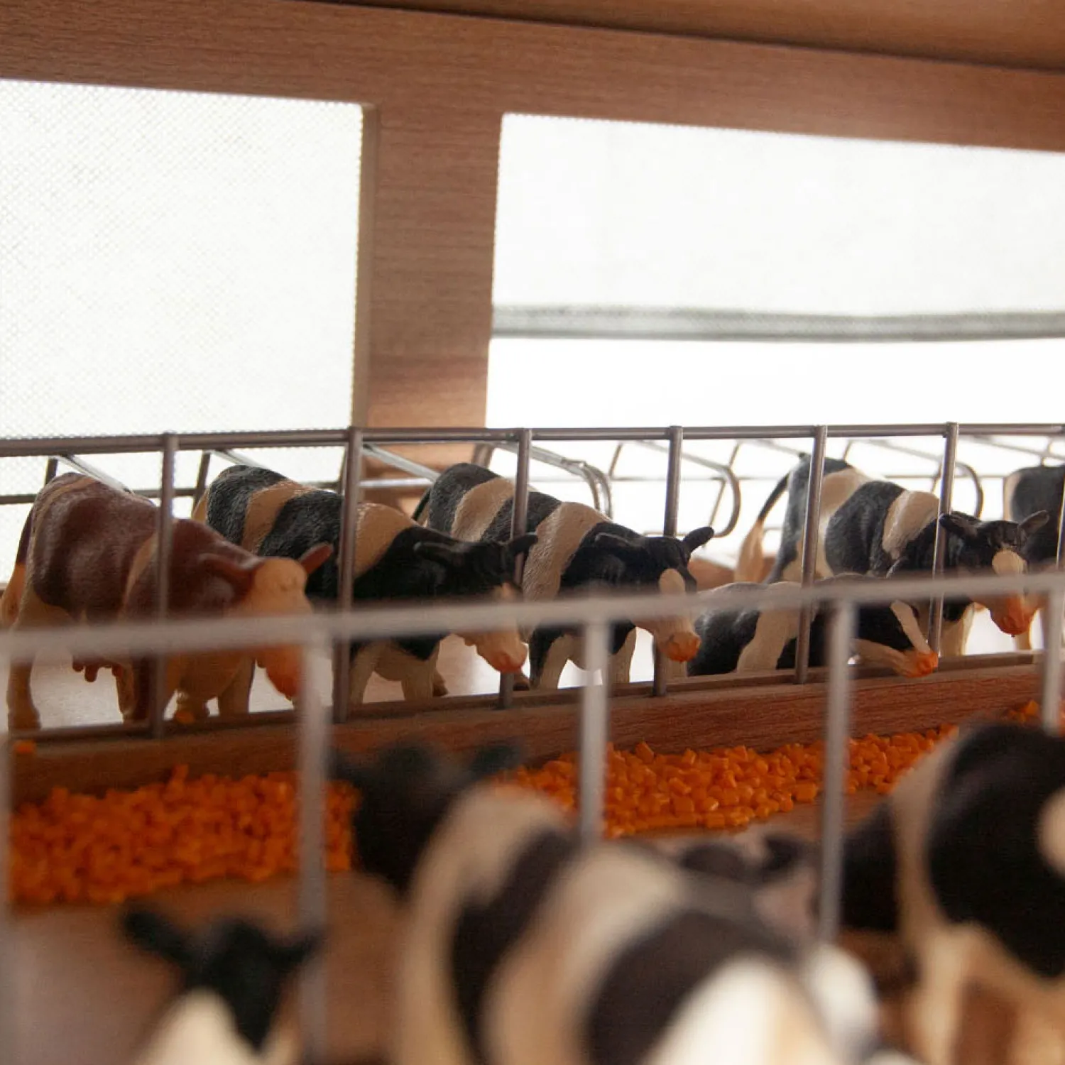 Kids Globe Stal met Windbreekgaas 1:32