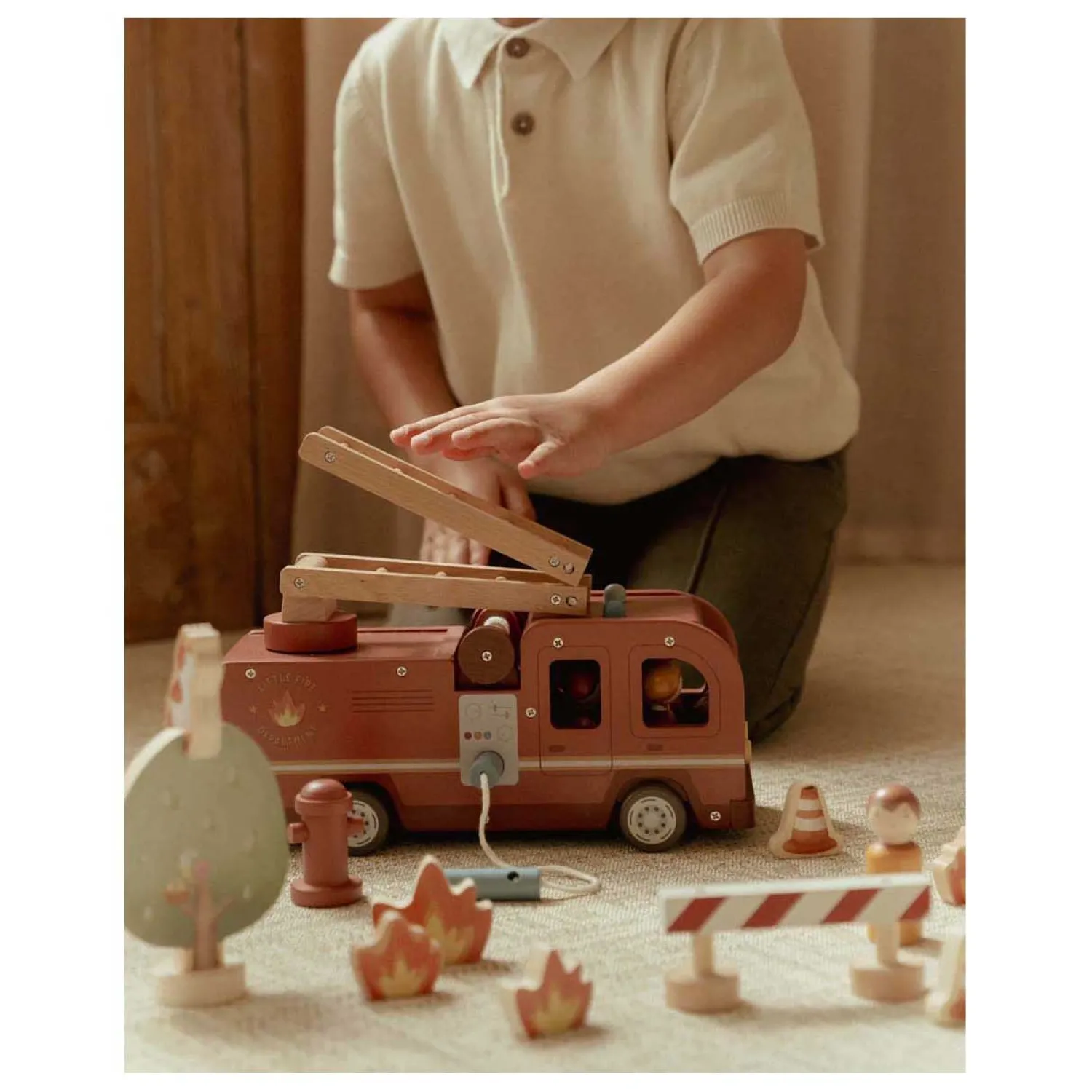 Houten Brandweerwagenset met Poppetje FSC>Little Dutch Clearance