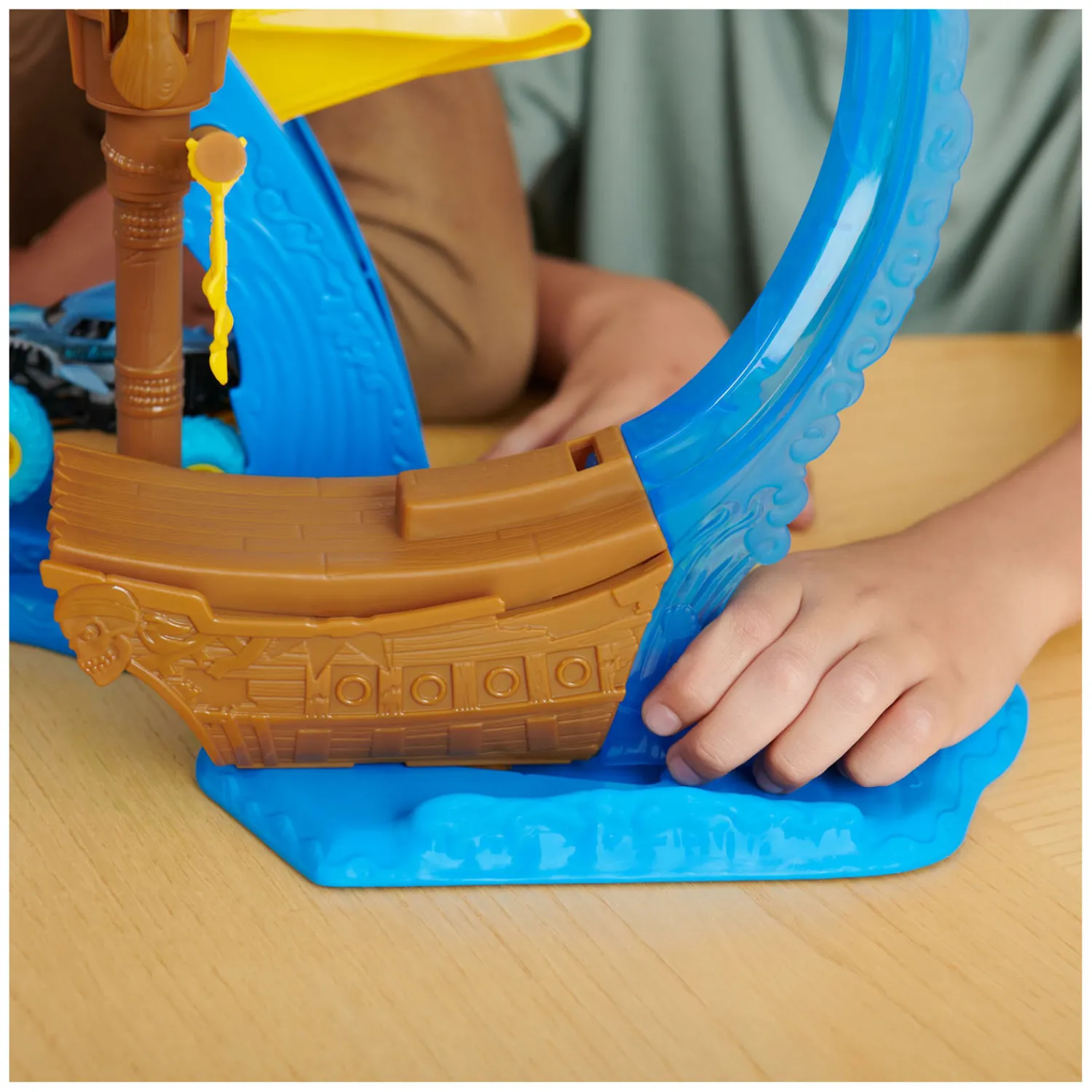 Monster Jam 1:64 Megalodon's Loop of Doom Speelset>Spin Master