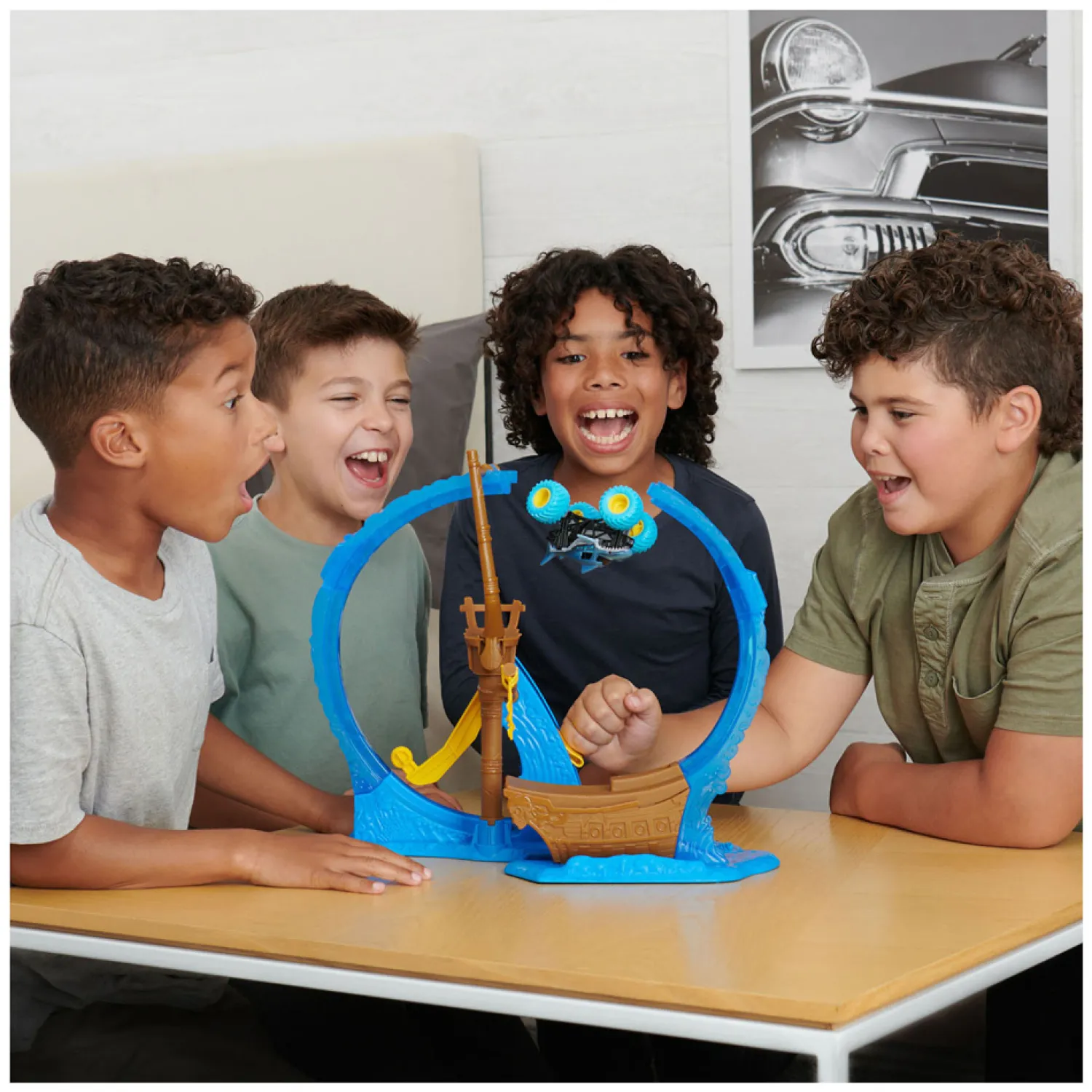 Monster Jam 1:64 Megalodon's Loop of Doom Speelset>Spin Master