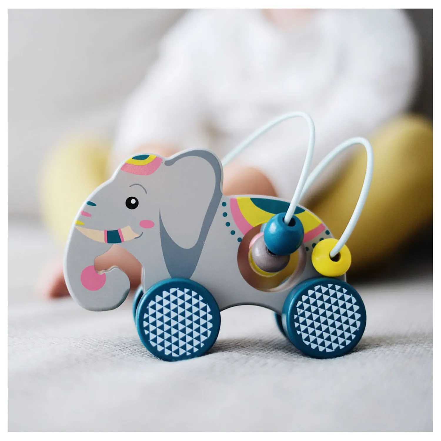 Small Foot - Houten Duwfiguur Olifant met Motoriekspiraal